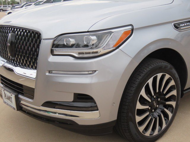 Used 2024 Lincoln Navigator Black Label AWD/4WD image 3