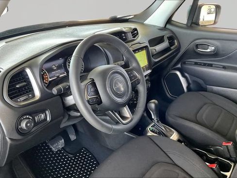 Used 2022 Jeep Renegade Latitude AWD/4WD image 12