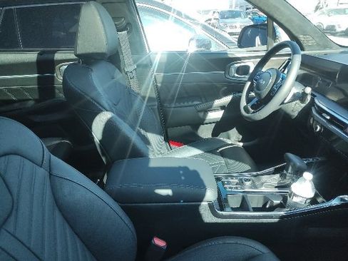Used 2025 Kia Sorento SX Prestige AWD/4WD image 4