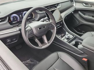 New 2025 Jeep Grand Cherokee Limited w/ Luxury Tech Group II AWD/4WD video 3