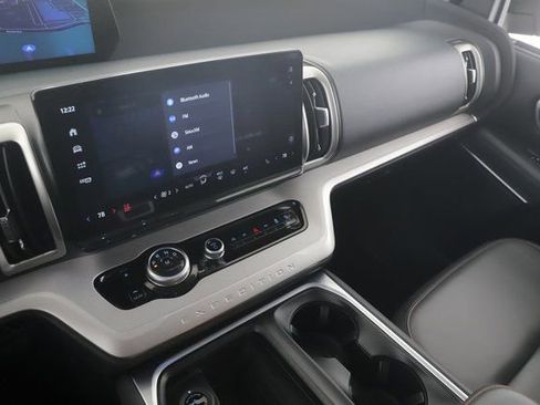 Used 2025 Ford Expedition Active image 27