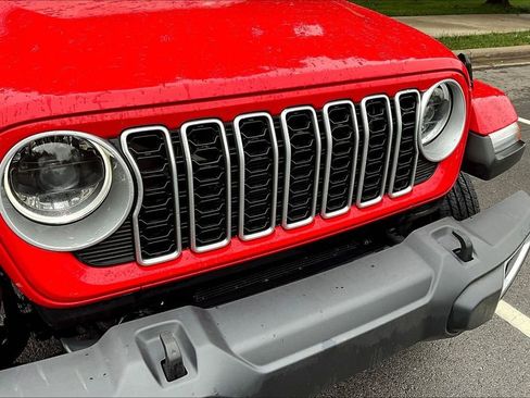 Used 2025 Jeep Wrangler Unlimited Sahara AWD/4WD image 31