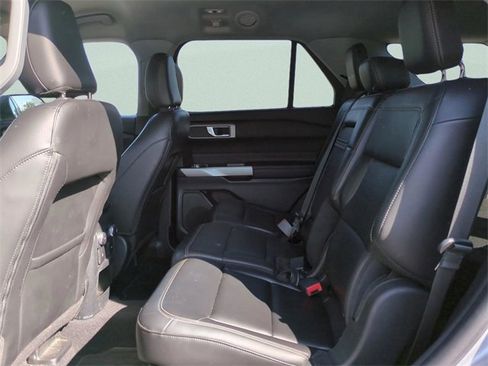 Used 2021 Ford Explorer XLT w/ Equipment Group 202A image 14
