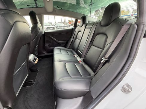 Used 2018 Tesla Model 3 Long Range image 4