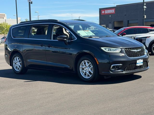 Used 2022 Chrysler Pacifica Touring-L FWD image 9
