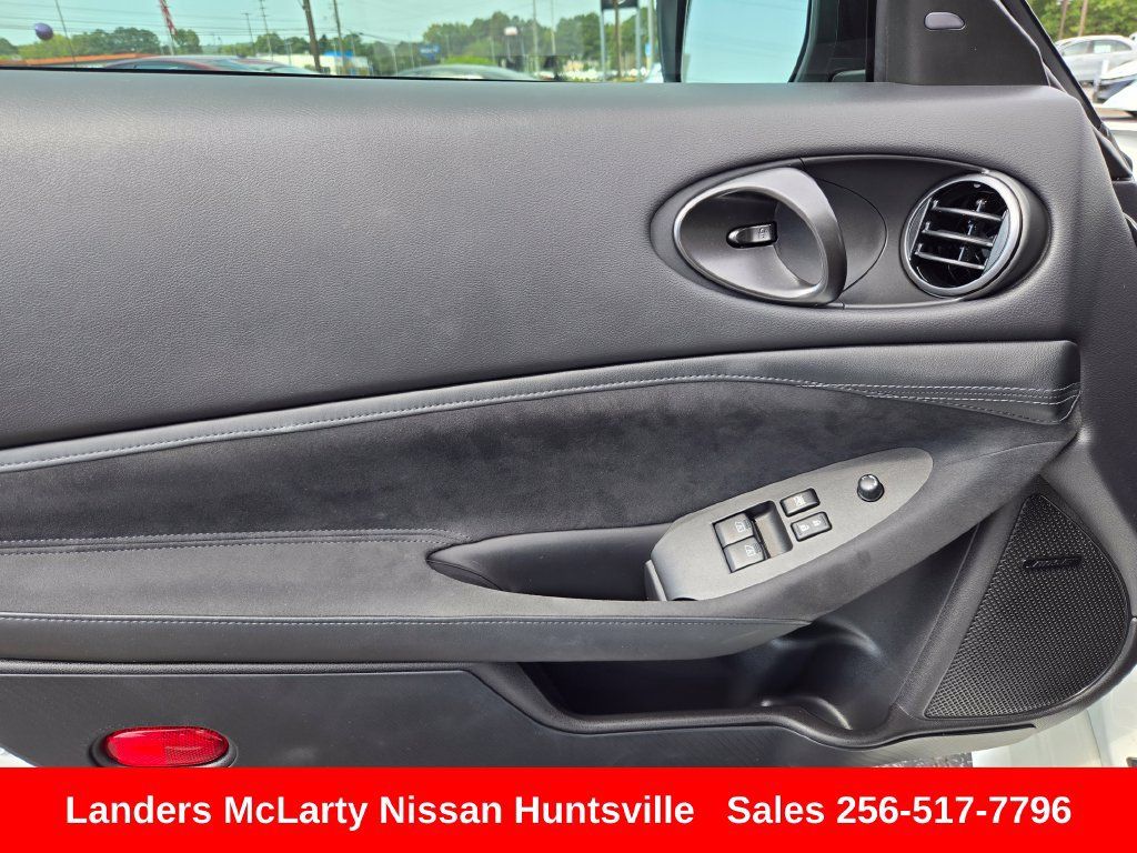 Used 2025 Nissan Z Performance w/ Floor Mat Package RWD image 21
