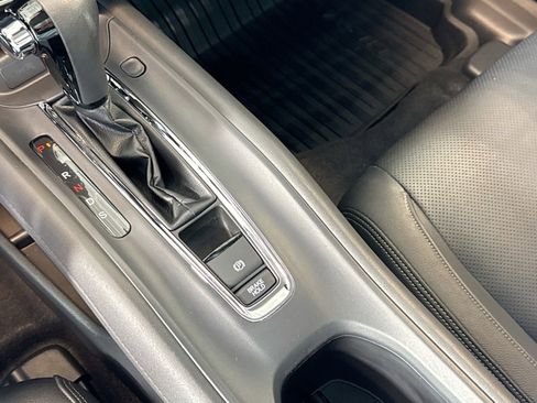 Used 2019 Honda HR-V Touring image 16