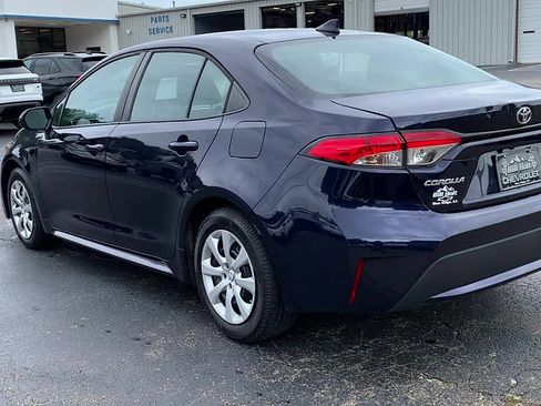 Used 2021 Toyota Corolla LE FWD image 3