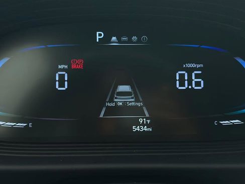 Certified 2025 Hyundai Venue SEL FWD image 26