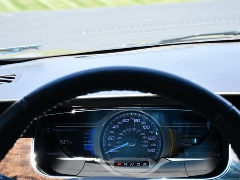 Used 2019 Ford Taurus Limited FWD image 25