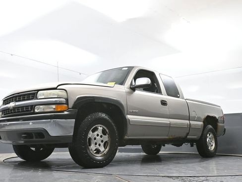 Used 2001 Chevrolet Silverado 1500 LS w/ Firm Ride Suspension Pkg AWD/4WD image 27