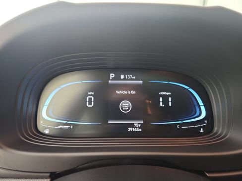 Used 2025 Hyundai Venue SEL FWD image 25