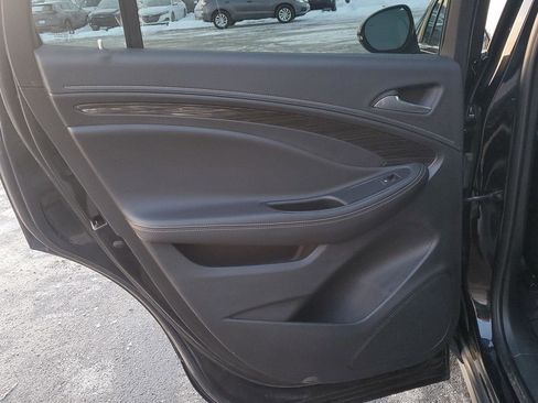Used 2018 Buick Envision Essence image 25