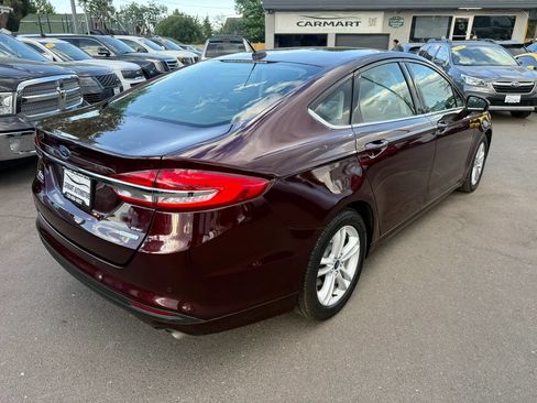Used 2018 Ford Fusion SE w/ Fusion SE Technology Package FWD image 9