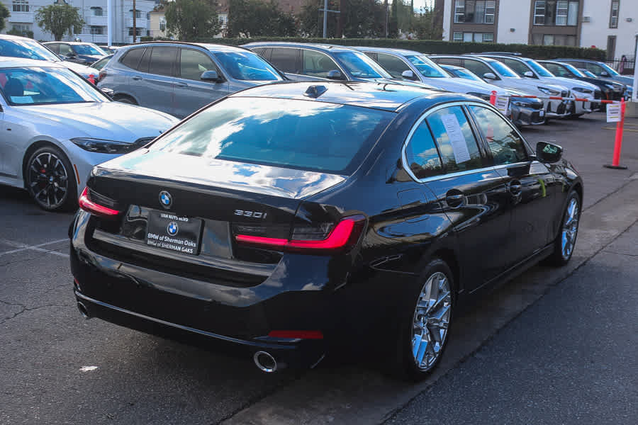 Used 2026 BMW 330i Sedan w/ Convenience Package RWD image 7