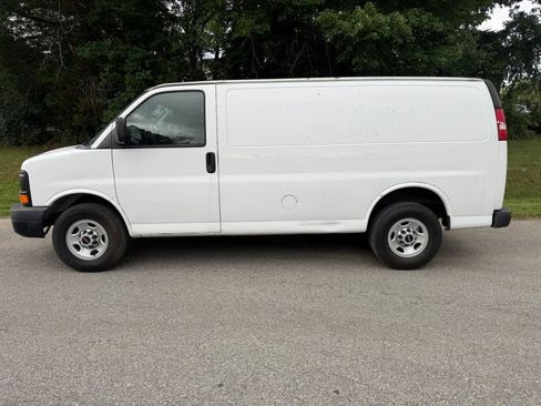 Used 2016 GMC Savana 2500 RWD image 1