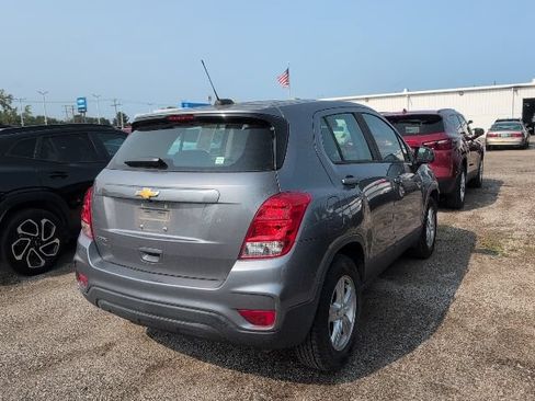 Used 2020 Chevrolet Trax LS FWD image 4