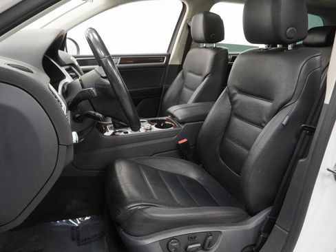 Used 2016 Volkswagen Touareg VR6 image 15