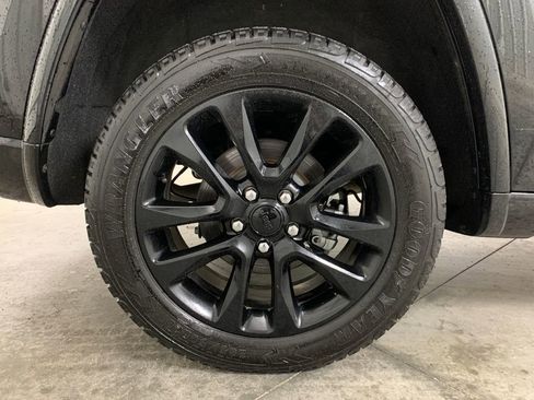 Used 2020 Jeep Grand Cherokee Altitude image 27