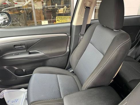 Used 2016 Mitsubishi Outlander SE AWD/4WD image 12