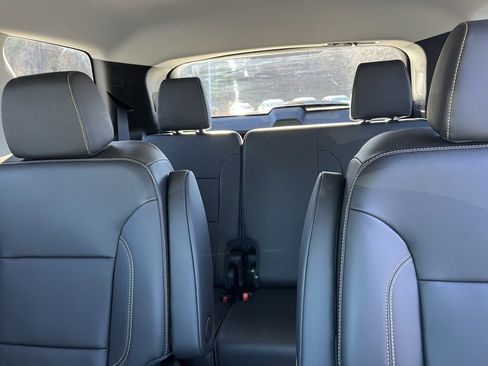 Used 2021 Chevrolet Traverse LT w/ LT Premium Package image 21