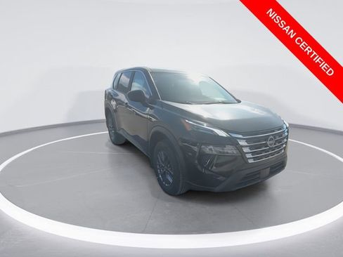 Used 2025 Nissan Rogue S AWD/4WD image 2