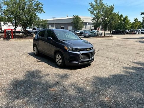 Used 2019 Chevrolet Trax LS w/ LPO, Cargo Package FWD image 4