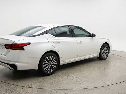 Used 2025 Nissan Altima 2.5 SV FWD image 9