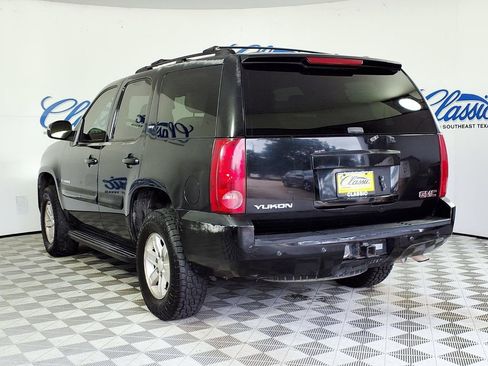 Used 2007 GMC Yukon SLT w/ SLT Preferred Equipment Group RWD image 2