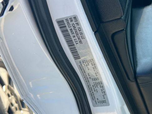 Used 2020 Jeep Grand Cherokee Laredo image 31