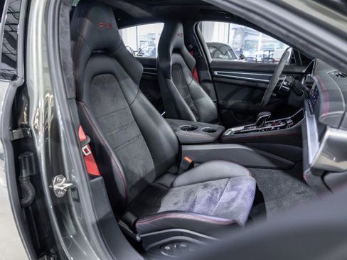 Used 2023 Porsche Panamera GTS image 52