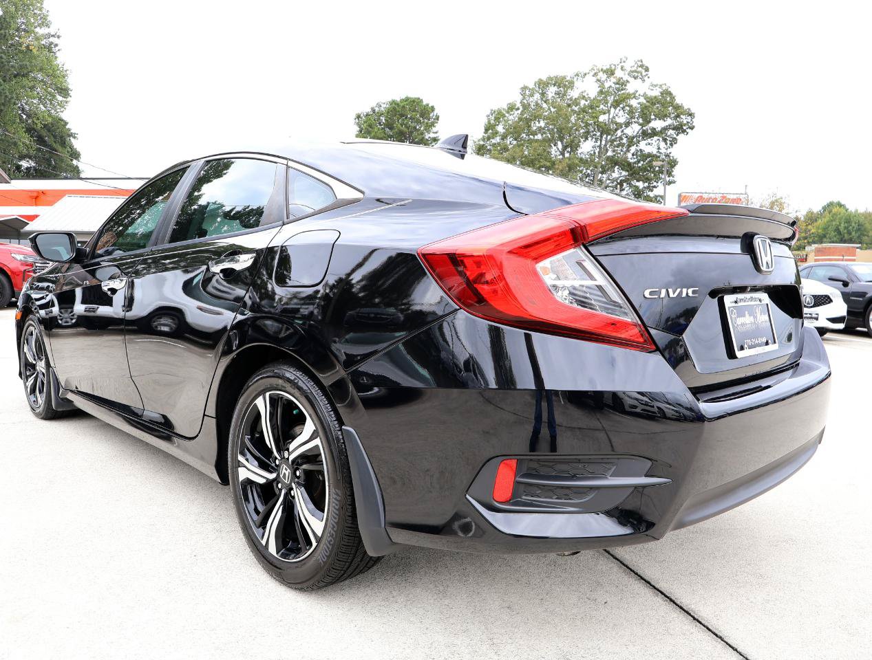Used 2017 Honda Civic Touring image 4