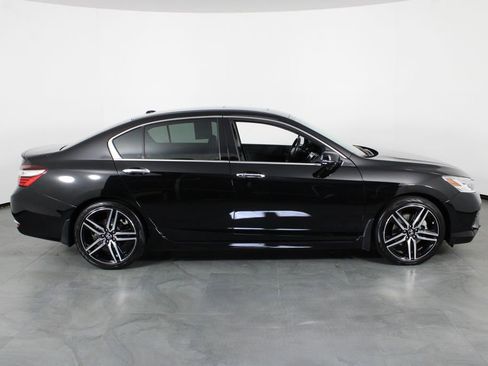 Used 2016 Honda Accord Touring image 13