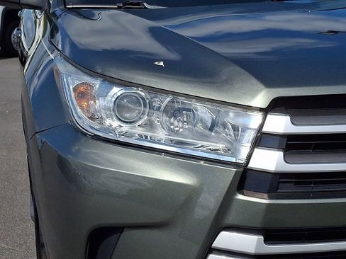 Used 2019 Toyota Highlander XLE AWD/4WD image 9