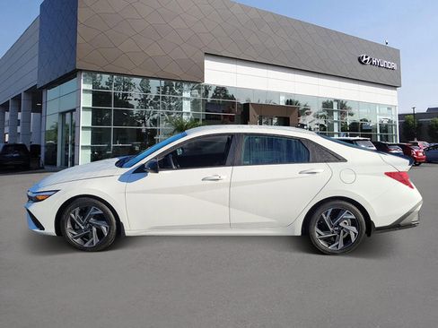 Certified 2025 Hyundai Elantra Sport image 3