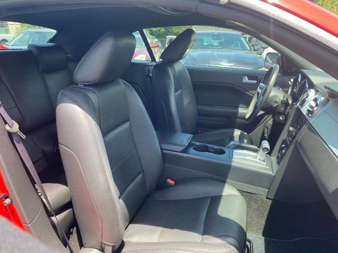 Used 2005 Ford Mustang Convertible RWD image 13
