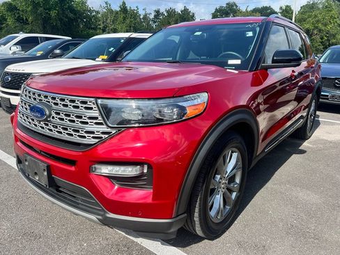 Used 2022 Ford Explorer Limited w/ Equipment Group 301A RWD image 2