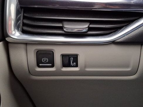 Used 2021 Cadillac XT4 Luxury w/ Cold Weather Package image 28