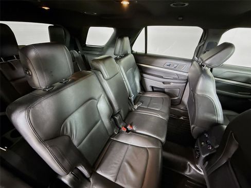 Used 2018 Ford Explorer XLT w/ Equipment Group 202A AWD/4WD image 26
