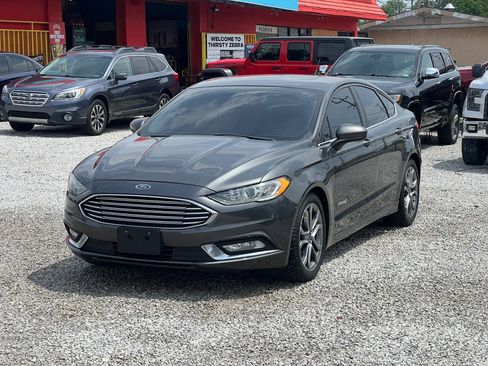 Used 2017 Ford Fusion SE w/ Equipment Group 601A FWD image 3
