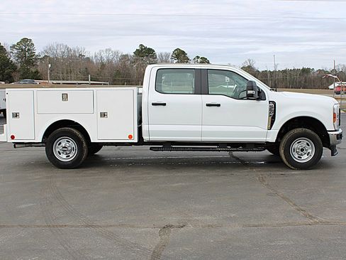 Used 2024 Ford F250 XL w/ XL Chrome Package image 9
