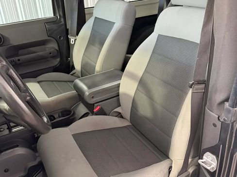 Used 2010 Jeep Wrangler Rubicon w/ PWR Convenience Group AWD/4WD image 9