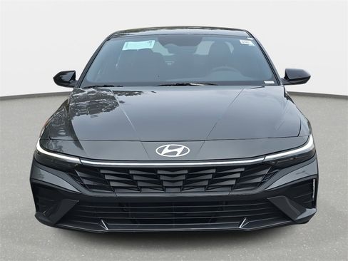 Certified 2025 Hyundai Elantra SEL FWD image 2