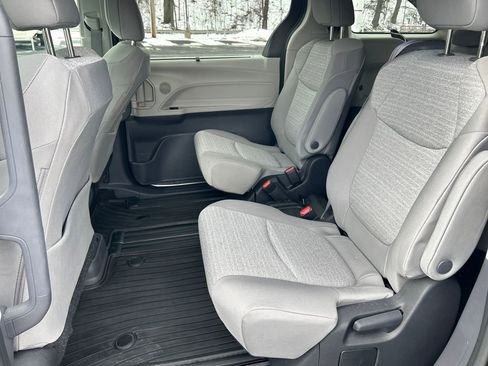 Certified 2022 Toyota Sienna LE image 27