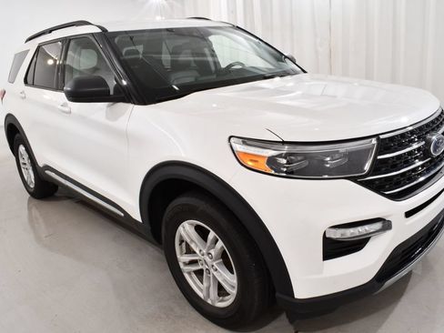 Used 2024 Ford Explorer XLT w/ Equipment Group 202A AWD/4WD image 5