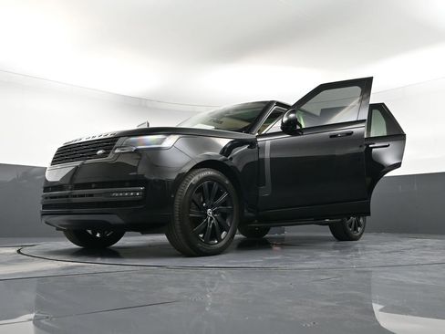 Used 2025 Land Rover Range Rover SE image 40
