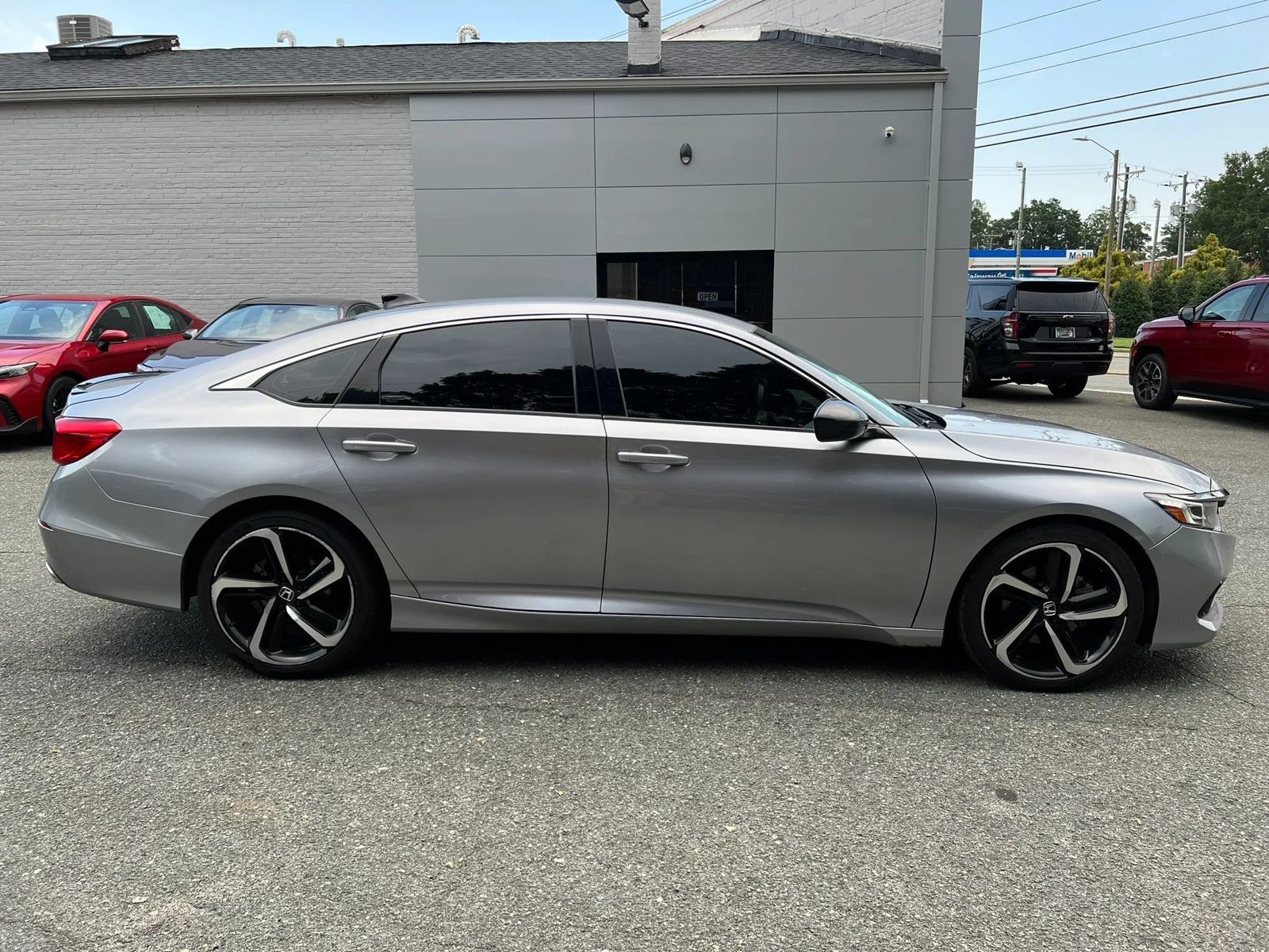 Used 2022 Honda Accord Sport image 3