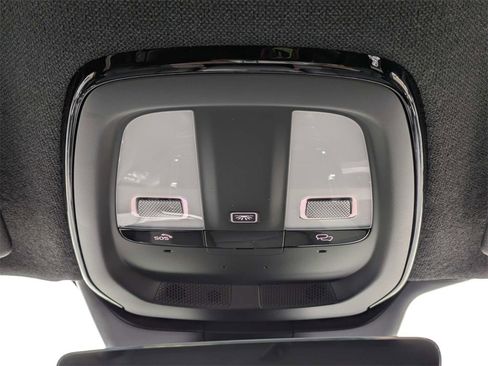 Used 2023 Volvo XC40 Recharge Core image 22