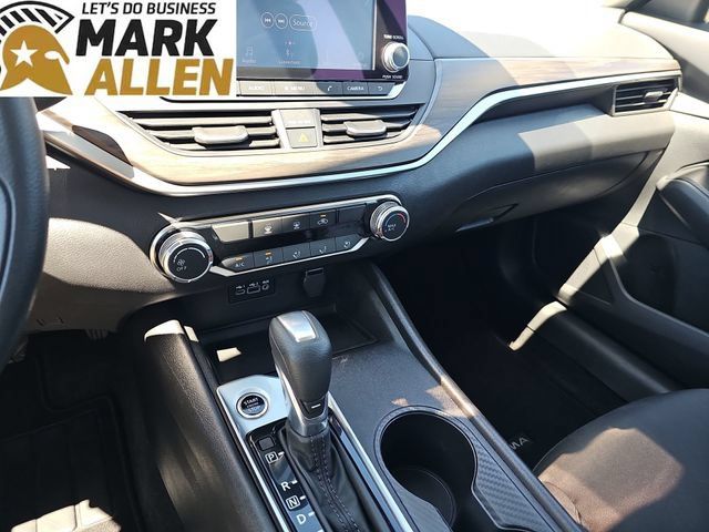 Used 2025 Nissan Altima 2.5 SV FWD image 17