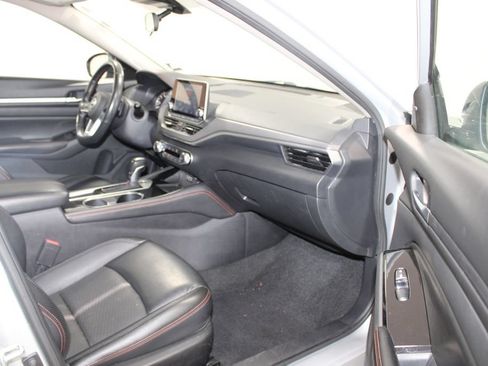 Used 2024 Nissan Altima 2.5 SR FWD image 19